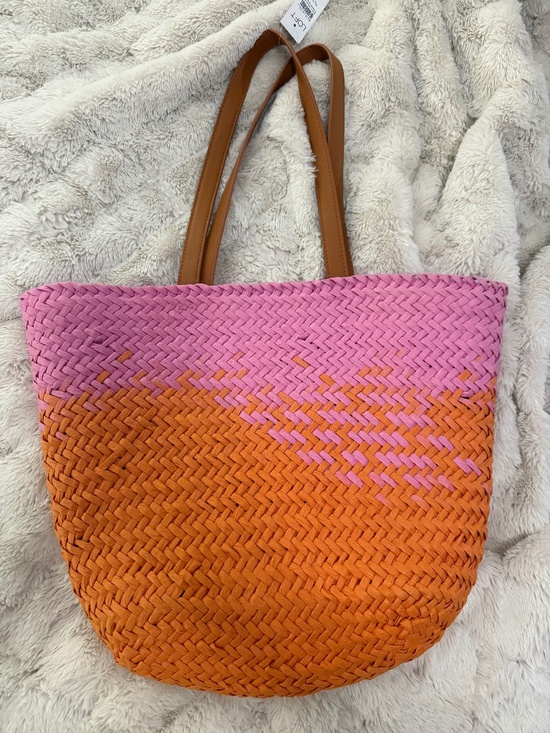 LOFT Handbags - NWT LOFT Straw Tote